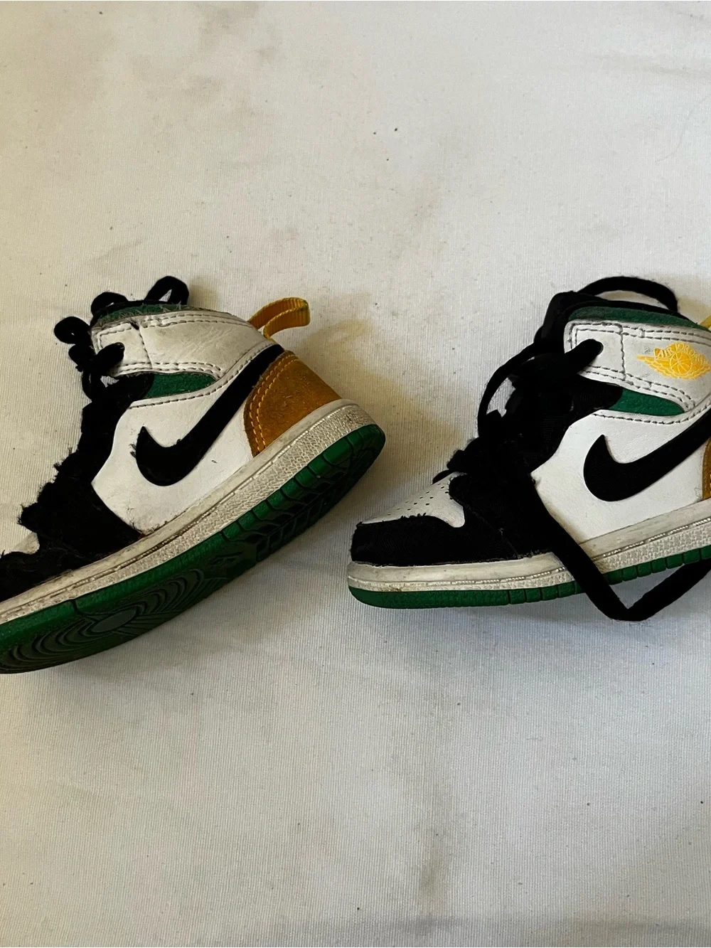 Nike toddler High-Top Sneakers in White, Black, Green & Mustard 5C